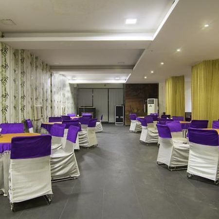 Treebo Palm Tree Palam Vihar Hotell Gurgaon Exteriör bild