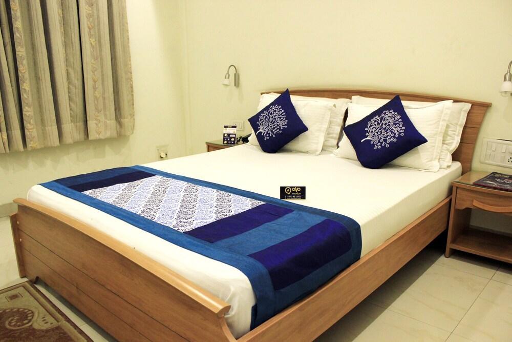 Treebo Palm Tree Palam Vihar Hotell Gurgaon Exteriör bild