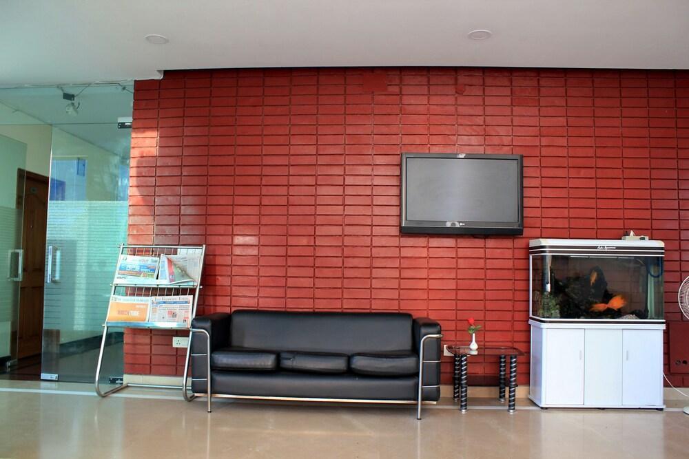 Treebo Palm Tree Palam Vihar Hotell Gurgaon Exteriör bild