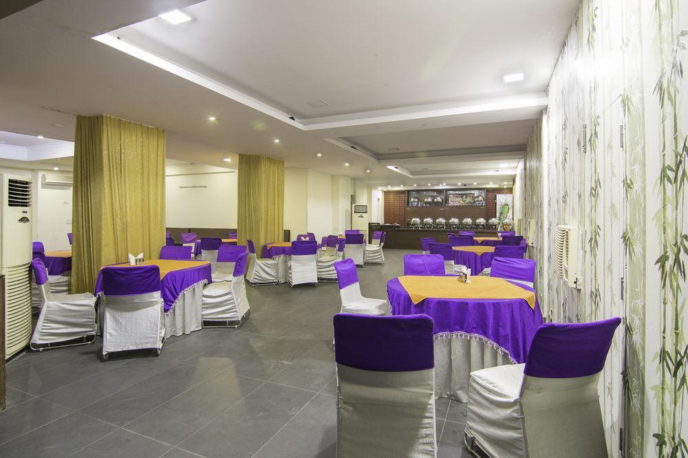 Treebo Palm Tree Palam Vihar Hotell Gurgaon Exteriör bild